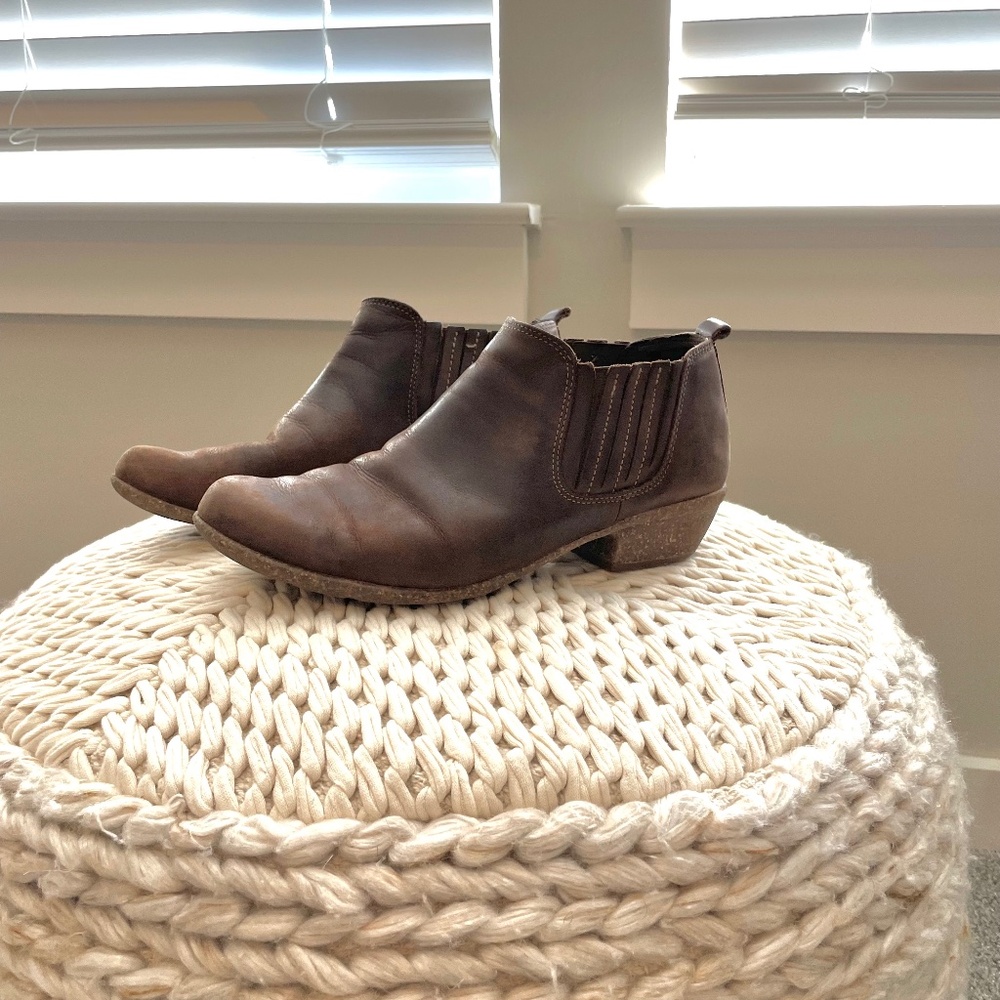 Clarks Wilrose Jade Ankle Bootie Womens 10 Round Toe Chocolate brown leather